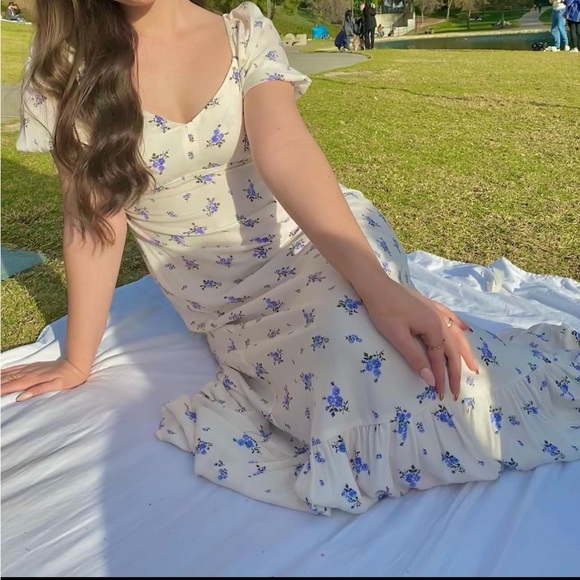White Maxi Floral Dress - Picture 2 of 3